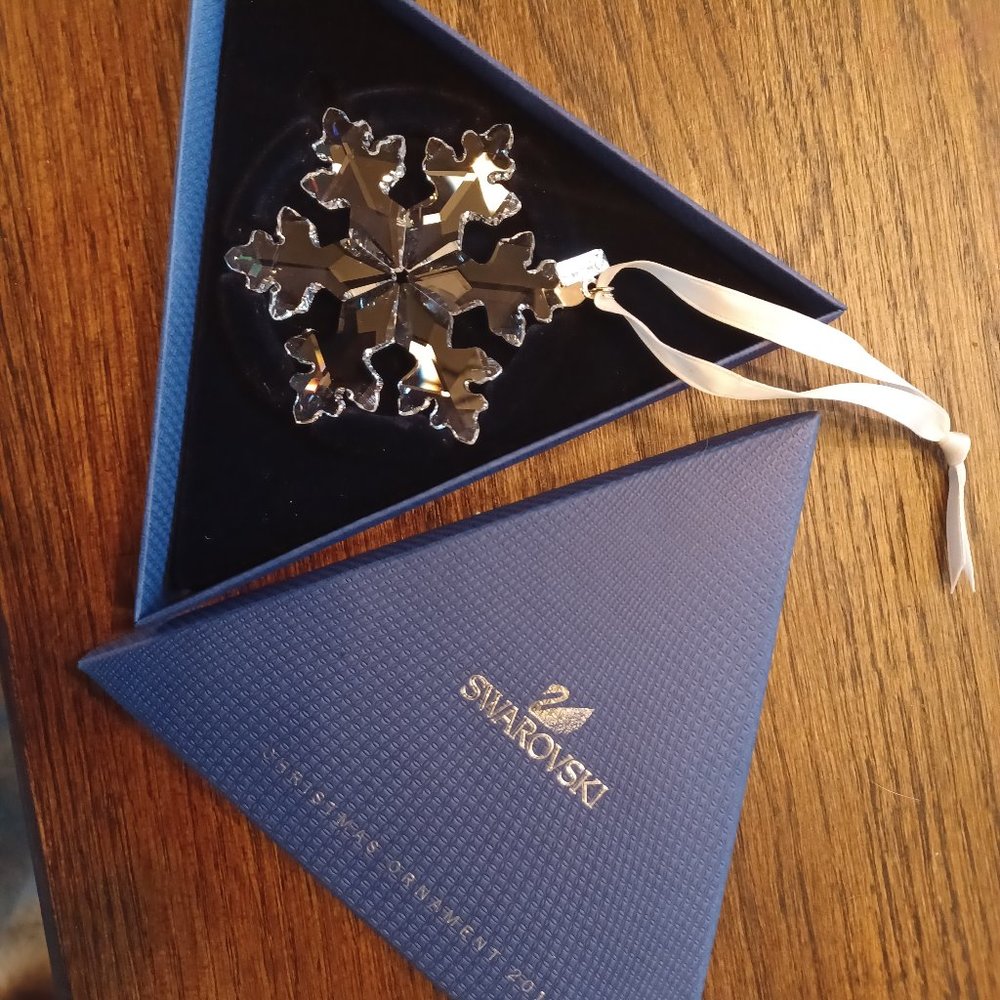 Swarovski AE 2016 SNOWFLAKE Ornament. Never unboxed.